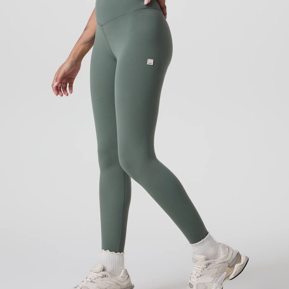 Vuori AllTheForm Legging in Marsh Green NWT - Picture 3 of 5